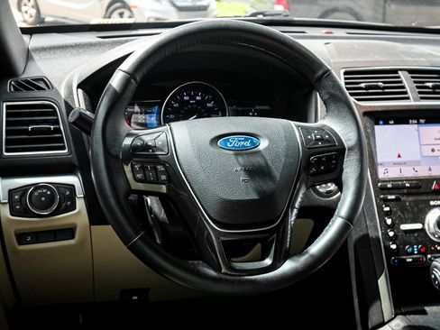 Used 2019 Ford Explorer Limited w/ Ford Safe & Smart Package FWD image 6