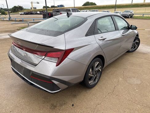 Used 2025 Hyundai Elantra Sport FWD image 11