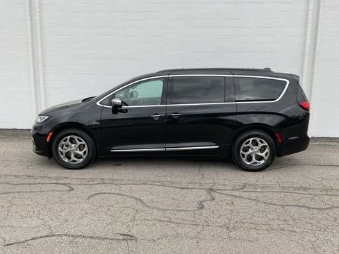 Used 2023 Chrysler Pacifica Limited image 39