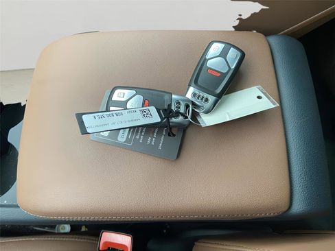 Used 2025 Audi Q5 2.0T Premium image 33