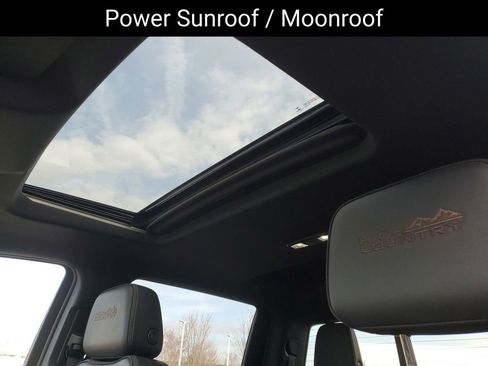 Used 2022 Chevrolet Silverado 1500 High Country w/ Technology Package image 7