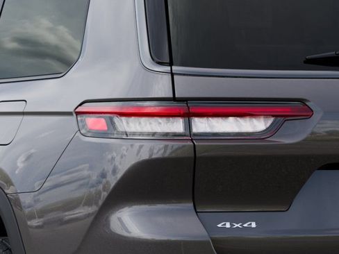New 2026 Jeep Grand Cherokee L Limited w/ Limited Altitude Package AWD/4WD image 9