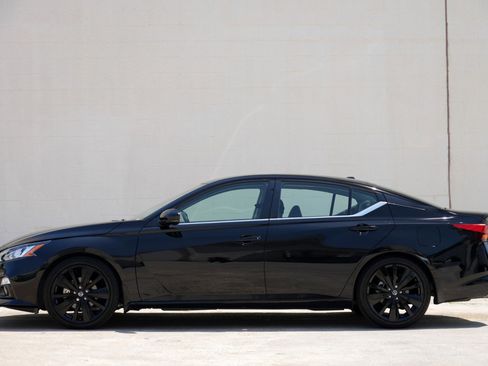 Used 2022 Nissan Altima 2.5 SR w/ Midnight Edition Package FWD image 8