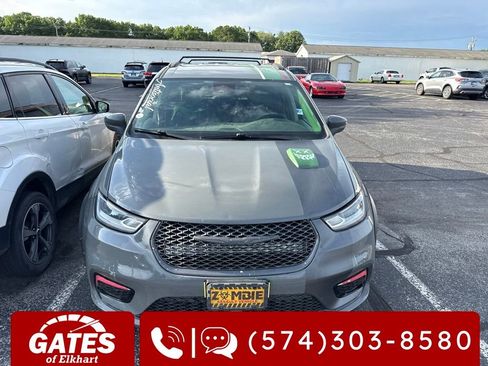 Used 2022 Chrysler Pacifica Touring-L FWD image 4