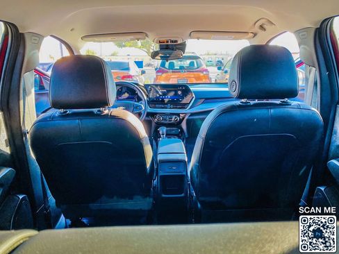 Used 2025 Chevrolet Trax LT w/ Driver Confidence Package image 31