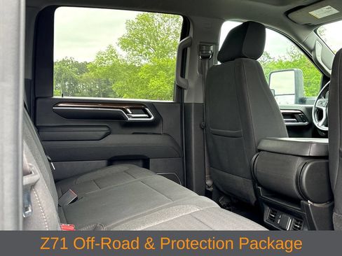 Used 2024 Chevrolet Silverado 2500 LT AWD/4WD image 8