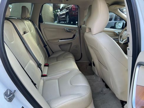 Used 2015 Volvo XC60 T5 Premier w/ Proximity Package FWD image 14