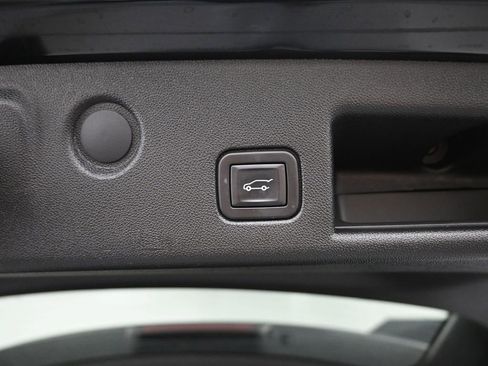 Used 2020 Chevrolet Equinox Premier image 11