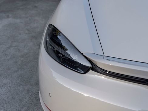 Used 2021 Porsche 718 Boxster Spyder RWD image 19