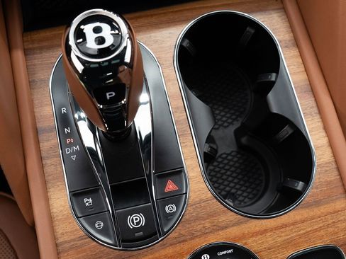 Certified 2025 Bentley Bentayga Extended Wheelbase image 37