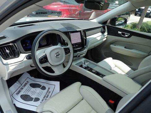 Certified 2025 Volvo XC60 B5 Ultra w/ Protection Package Premier AWD/4WD image 10