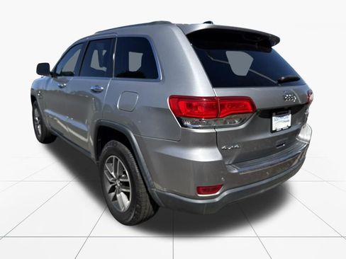 Used 2018 Jeep Grand Cherokee Limited AWD/4WD image 5
