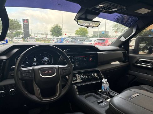 Used 2024 GMC Sierra 2500 AT4 w/ AT4 Premium Plus Package AWD/4WD image 6