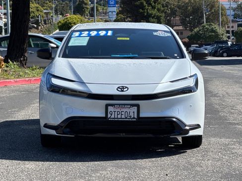 Used 2025 Toyota Prius FWD image 12