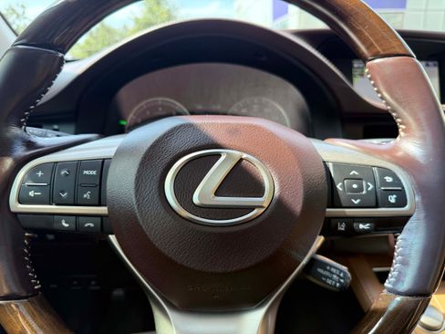 Used 2016 Lexus ES 350 w/ Luxury Package w/Wood Trim FWD image 19