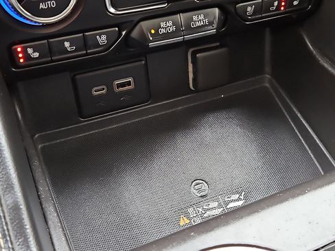 Used 2021 GMC Yukon SLT w/ SLT Luxury Plus Package image 24