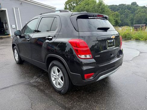 Used 2020 Chevrolet Trax LT w/ LT Convenience Package FWD image 2