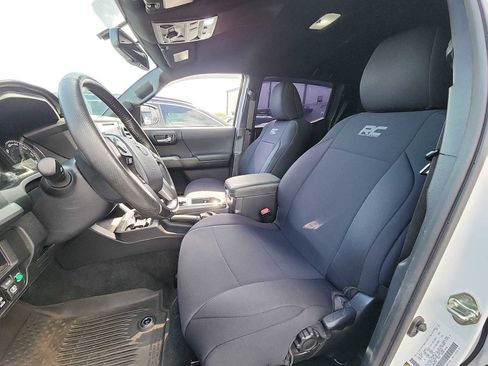 Used 2017 Toyota Tacoma TRD Off-Road image 12