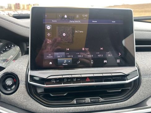 Used 2024 Jeep Compass Latitude image 18