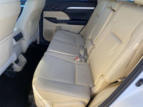 Used 2014 Toyota Highlander Plus image 15