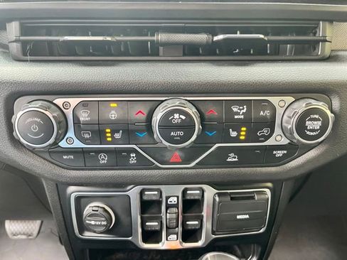 Used 2024 Jeep Wrangler Unlimited Sport AWD/4WD image 37