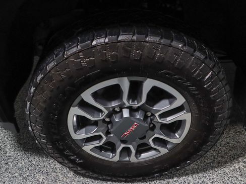 Used 2024 GMC Sierra 2500 SLE image 11