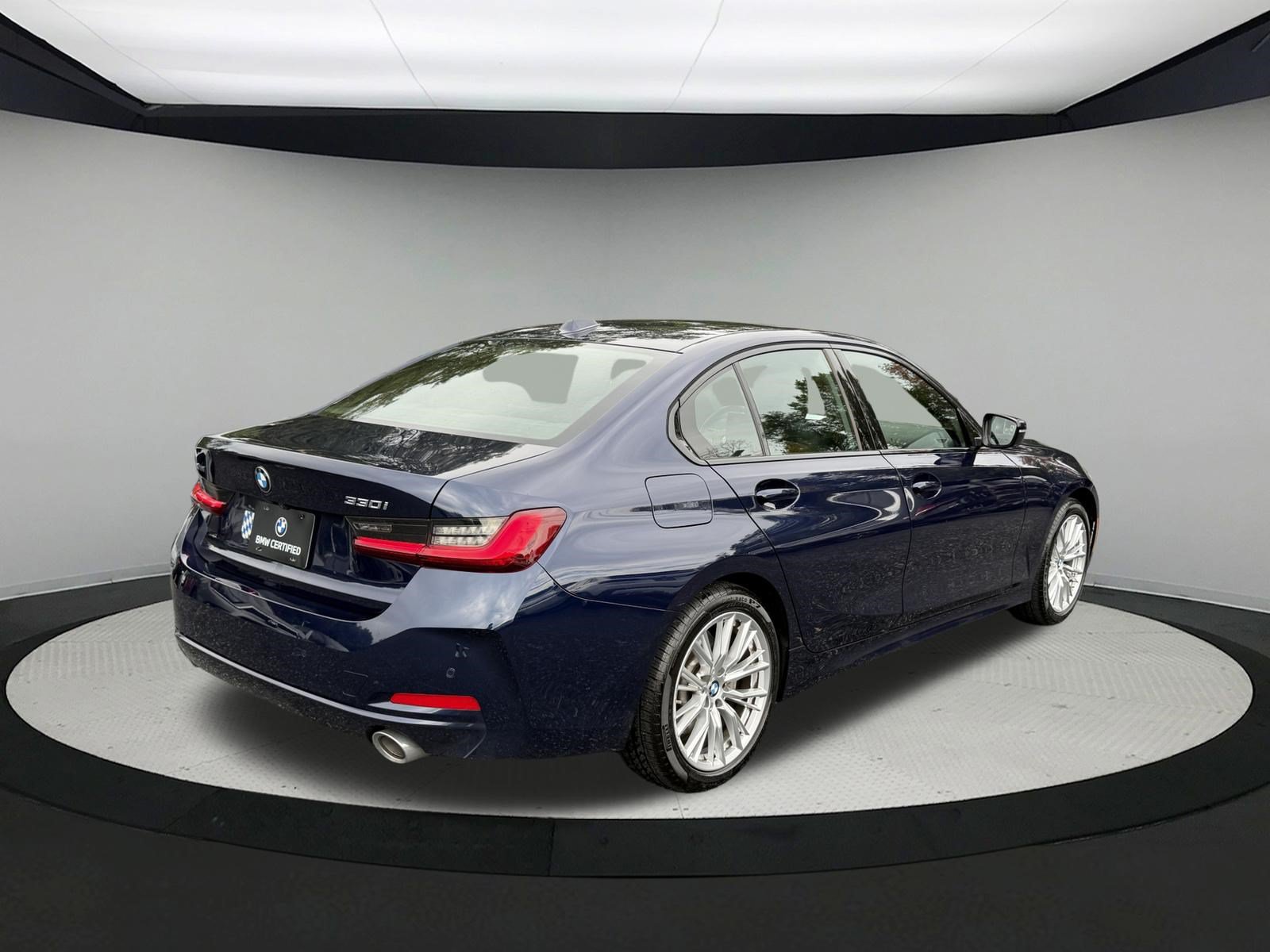 Certified 2023 BMW 330i xDrive Sedan AWD/4WD image 5