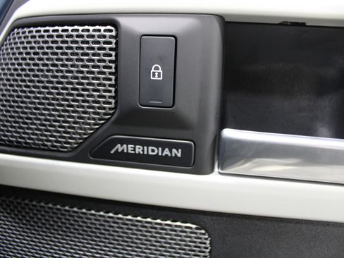 Used 2024 Land Rover Defender 110 S image 26