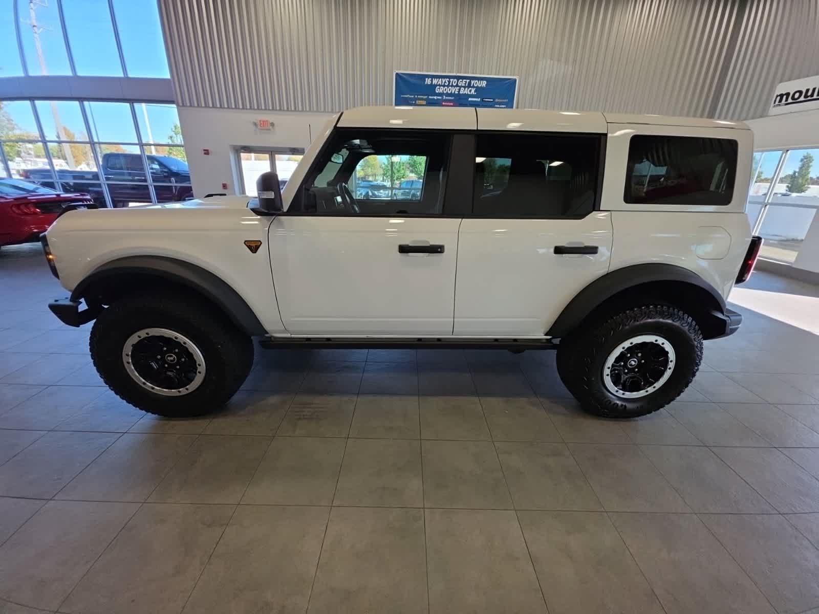 Used 2025 Ford Bronco Badlands AWD/4WD image 15