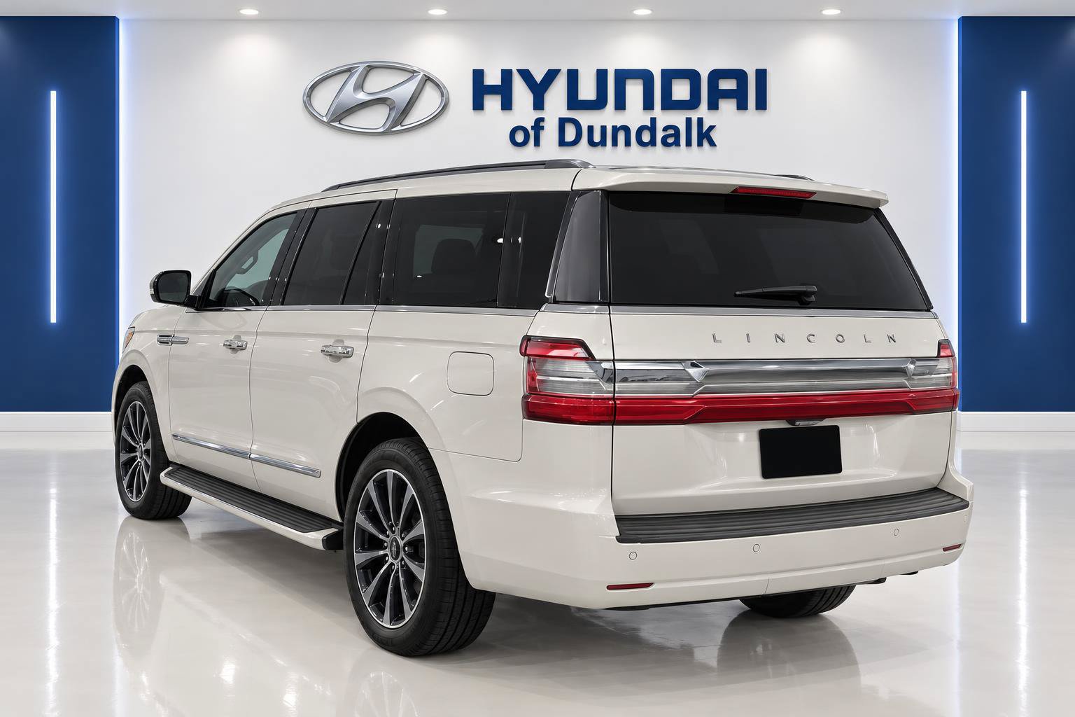 Used 2019 Lincoln Navigator L Reserve AWD/4WD image 4