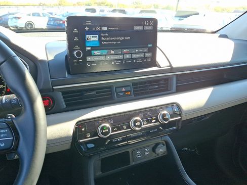 Used 2025 Honda Pilot EX-L image 19