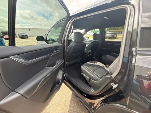 Used 2025 GMC Acadia Elevation w/ Elevation Premium Package FWD image 15