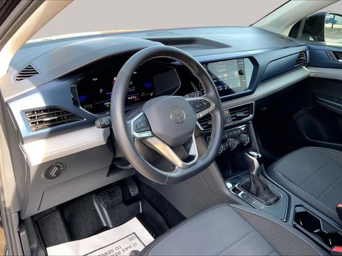 Used 2024 Volkswagen Taos SE w/ Panoramic Sunroof Package FWD image 18
