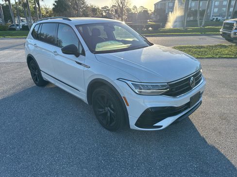 Used 2024 Volkswagen Tiguan SE R-Line image 1