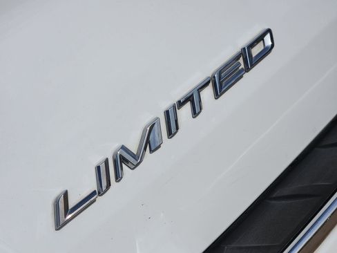 Used 2023 Ford Explorer Limited image 16