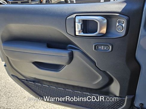 New 2025 Jeep Gladiator Sport image 26