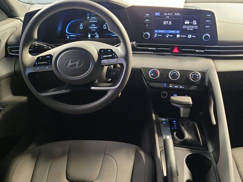 Used 2025 Hyundai Elantra SE w/ Cargo Package FWD image 22