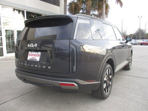 New 2027 Kia Telluride S w/ Towing Package image 3