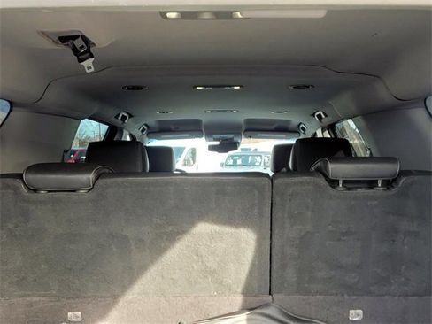 Used 2017 GMC Yukon XL SLT image 11