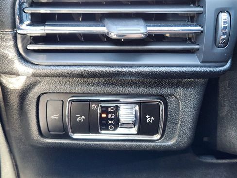 Used 2025 Lincoln Corsair AWD w/ Equipment Group 101A image 32
