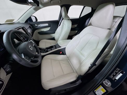 Used 2022 Volvo XC40 T5 Momentum AWD/4WD image 13