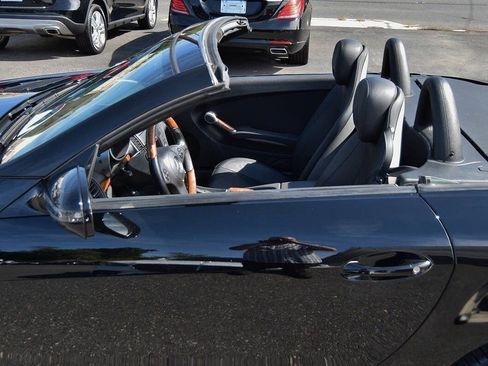 Used 2011 Mercedes-Benz SLK 300 image 23