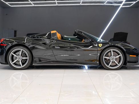 Used 2018 Ferrari 488 Spider RWD image 8