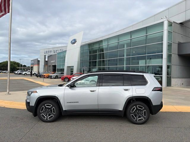 Used 2026 Jeep Cherokee Laredo AWD/4WD image 2
