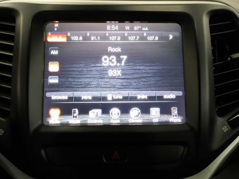 Used 2017 Jeep Cherokee Trailhawk w/ Cold Weather Group AWD/4WD image 5