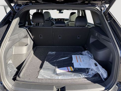 New 2026 Volkswagen Tiguan SE R-Line image 11