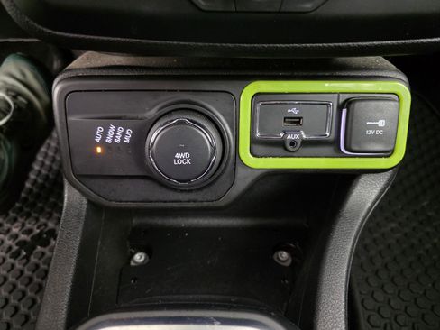 Used 2018 Jeep Renegade Latitude w/ Cold Weather Group image 36