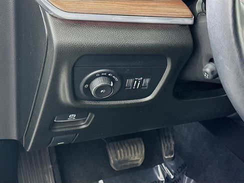 Certified 2023 Jeep Grand Cherokee L Summit w/ Luxury Tech Group V image 17