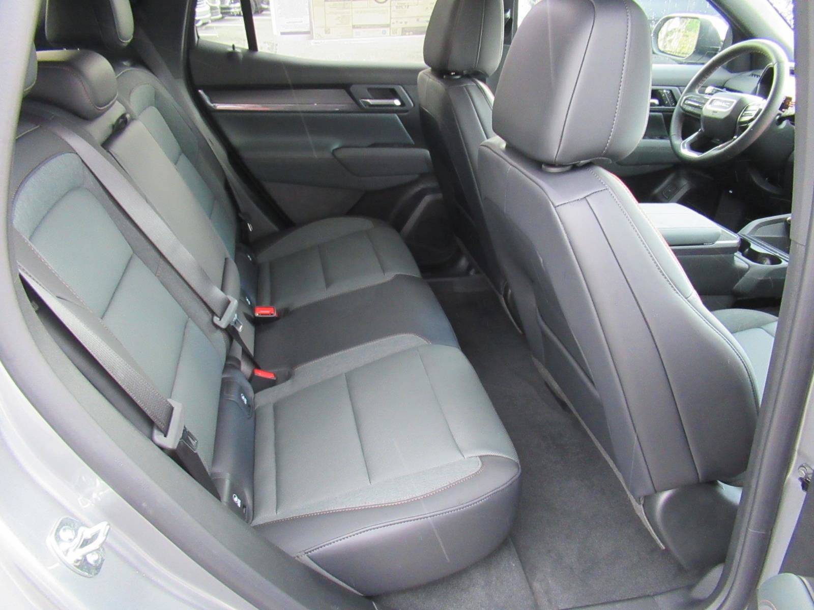 New 2027 GMC Terrain AT4 w/ Convenience Package III AWD/4WD image 29