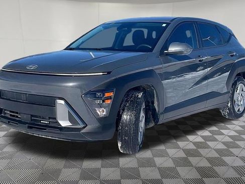 Certified 2025 Hyundai Kona SE image 3